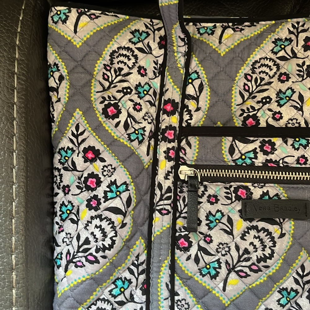 Vera Bradley small vera tote style floral handbag - Picture 4 of 9